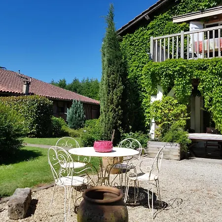 Gites La Ferme Et La Bergerie De Monseignon Holiday home *